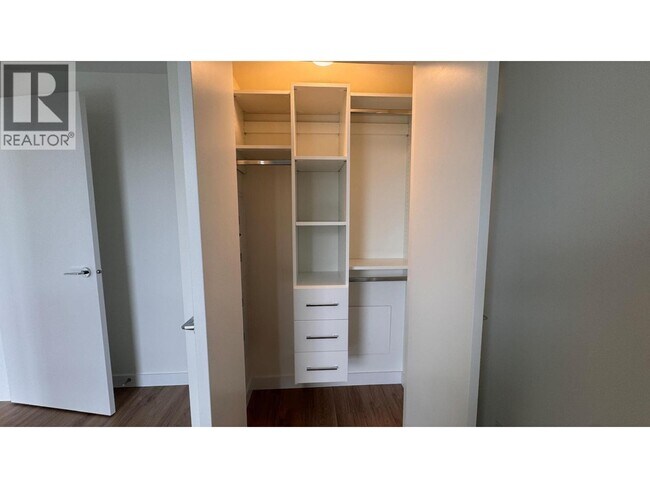 Photo du bâtiment - 2135 Springer Ave