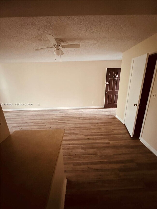 Foto del edificio - 211 Lake Pointe Dr