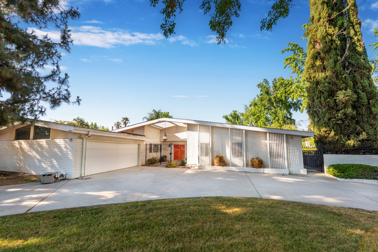 Primary Photo - 22501 Styles St