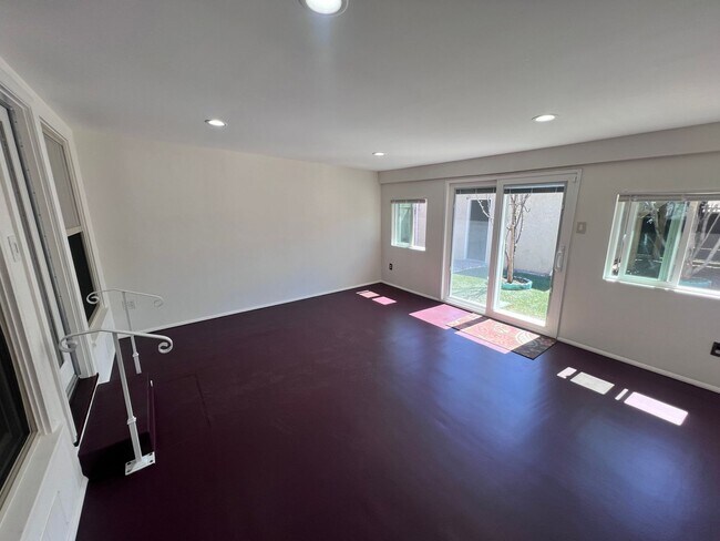 Foto del edificio - 2 Bedroom Single Story Home for Rent in Re...