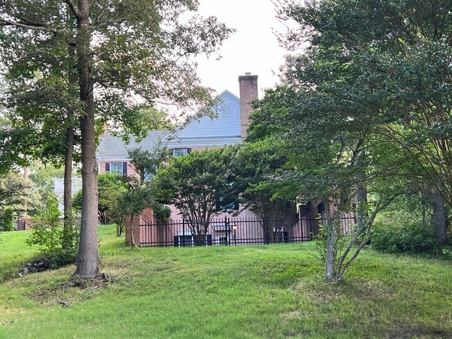 Building Photo - 307 Deep Creek Dr