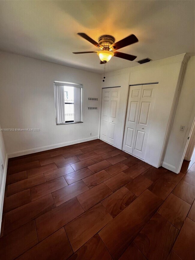 Foto del edificio - 2443 Rodman St