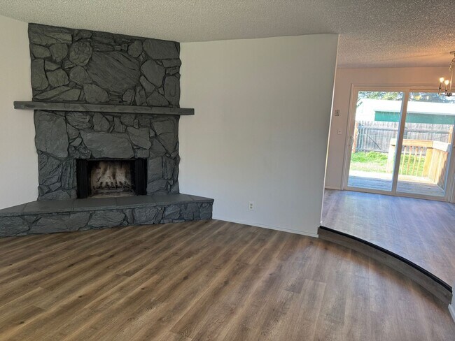 Building Photo - thaa01