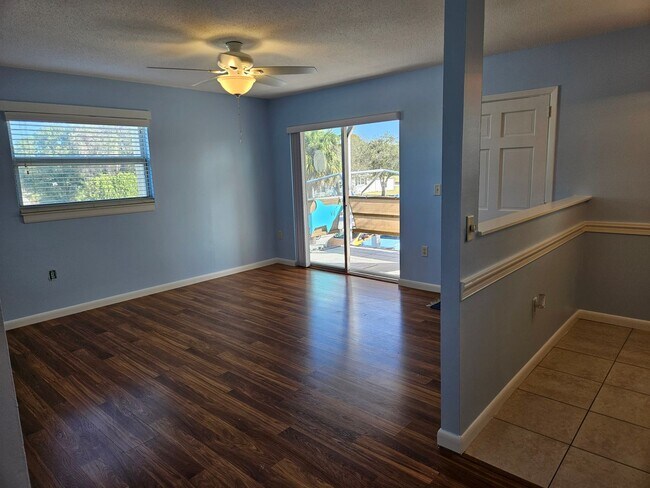 Foto del edificio - Annual Unfurnished 2nd Floor Condo For Ren...