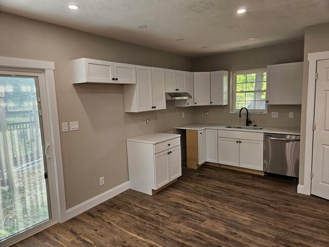 Building Photo - 559 N Centennial St