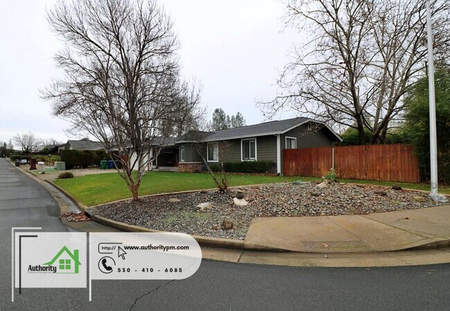 Building Photo - 705 Country Oak Dr- Pool w/ Service Includ...