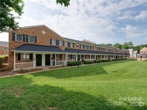 Building Photo - 1344 Green Oaks Ln