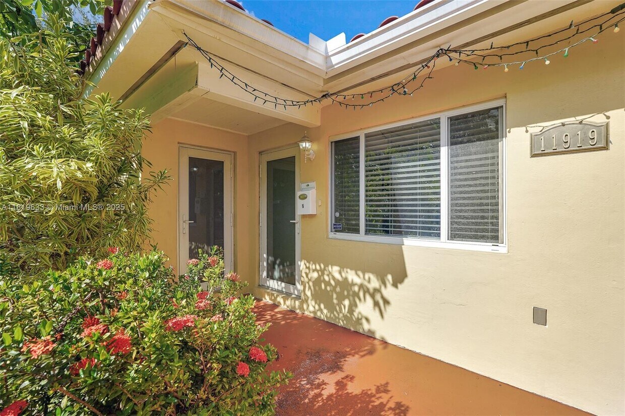 Foto principal - 11919 NE 8th Ave