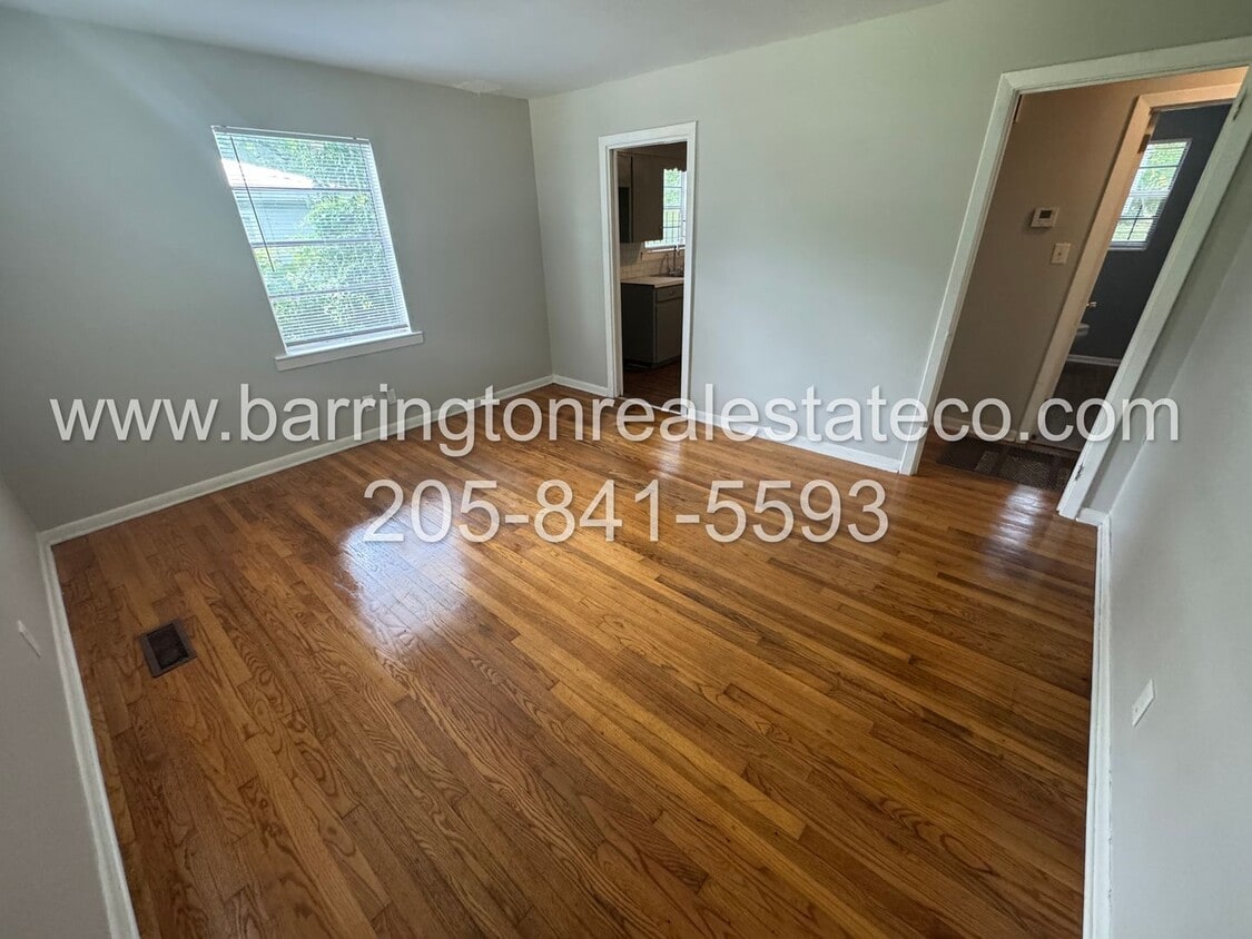 Building Photo - 410 W Lake Dr