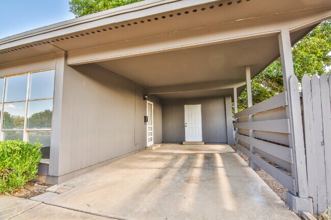 Foto del edificio - Charming 3 Bedroom, 1 bathroom in Central Lubbock