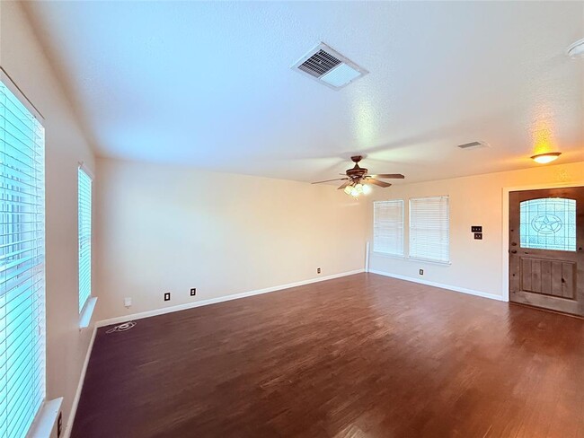 Building Photo - 102 Brentwood Dr