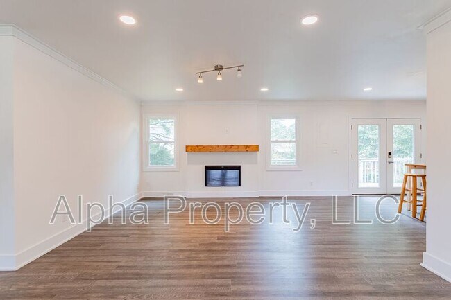 Building Photo - 111 Ticonderoga Dr