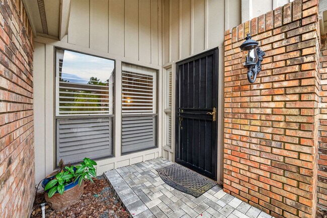 Foto del edificio - 1886 Demetree Dr