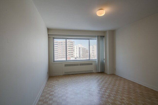 Building Photo - 3555 Cote-des-Neiges Road