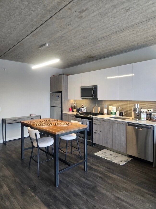 Building Photo - 1743 N Leavitt St