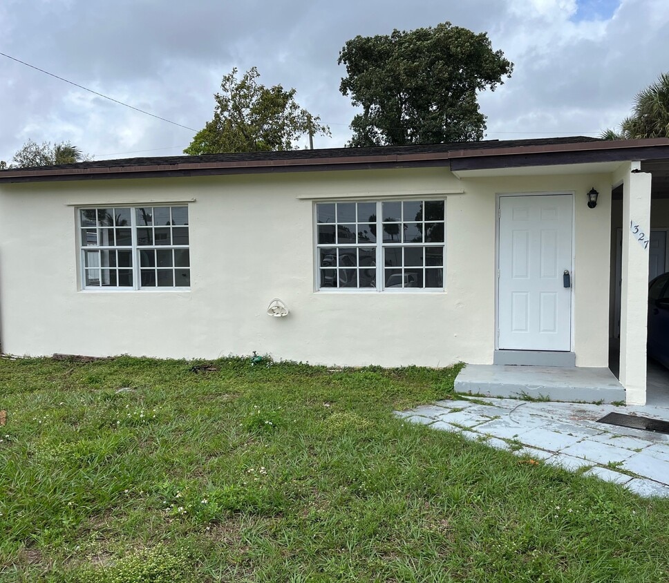 Photo - 1327 SW 22nd Ave (Fort Lauderdale, FL)
