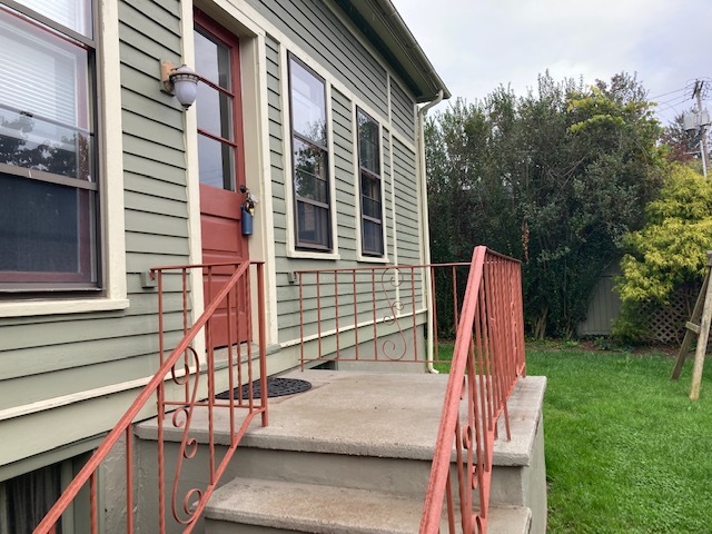 Rear lighted entrance - 112 Harrison St