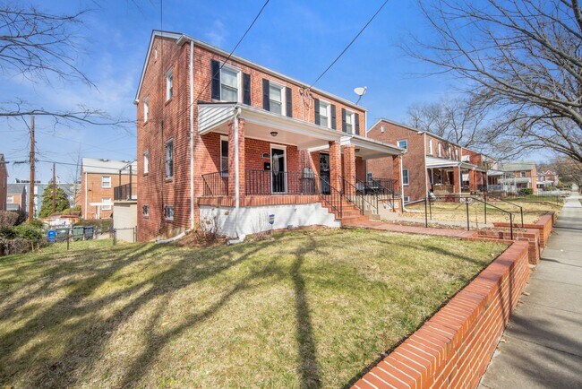 Foto del edificio - 1938 S St SE