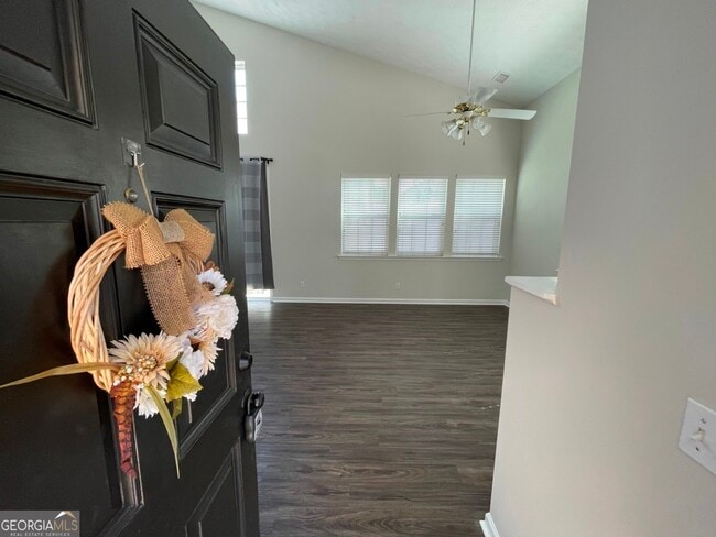 Foto del edificio - 906 W Oaks Dr