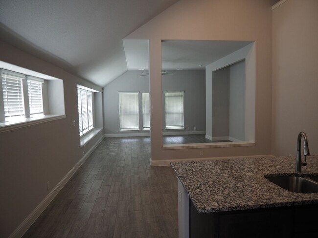 Building Photo - Union Park Jewel - NEVER LIVED IN & READY ...