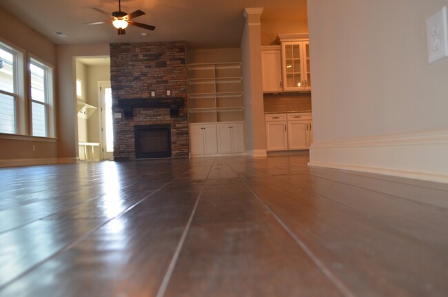 Building Photo - 4932 Providence Country Club Dr