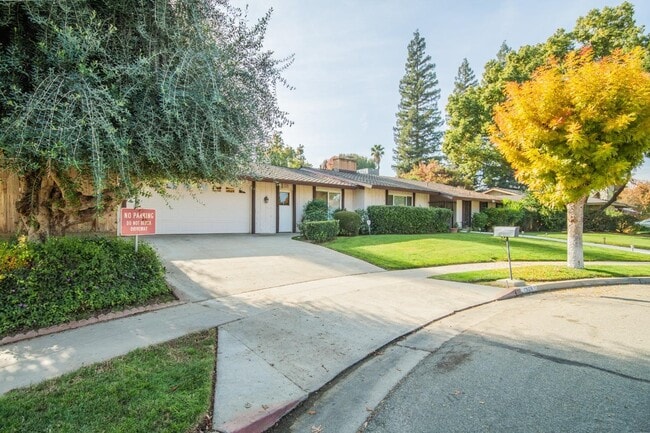 Building Photo - 1365 W Tenaya Way
