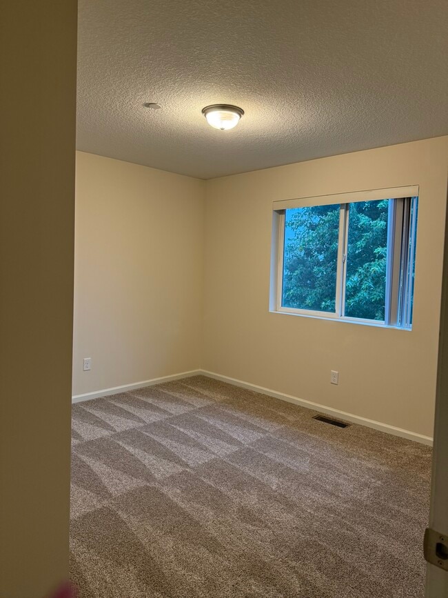 BEDROOM 1 UPPER - 1607 15th Ave N