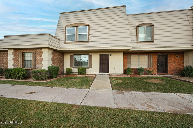 Building Photo - 1014 E Bendix Dr