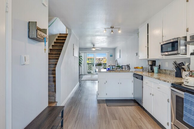 Building Photo - 1111 Seacoast Dr