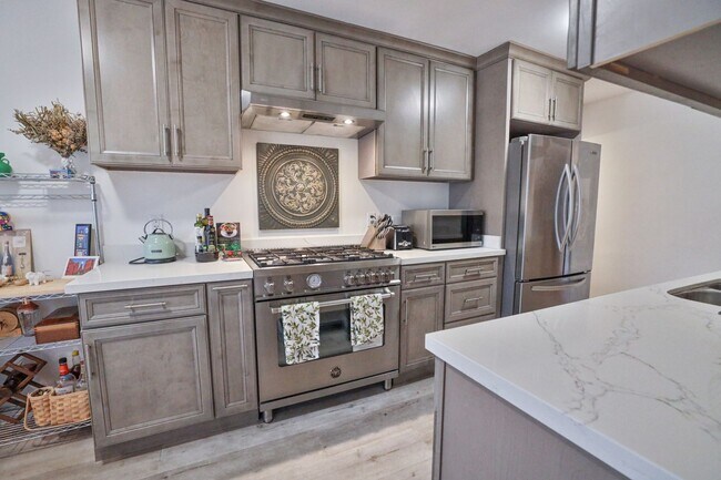 Building Photo - Spacious 3BR/2 Full Bath House in Oakland ...