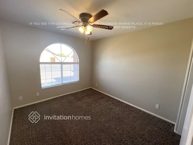 Building Photo - 504 N Hassett