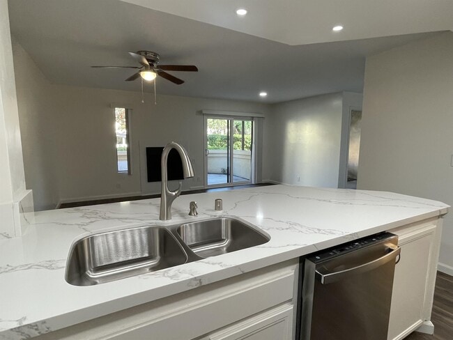 Building Photo - 9889 Scripps Westview Way