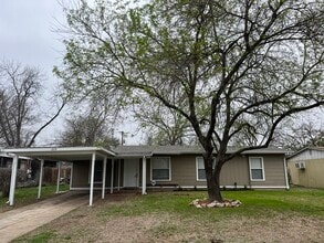 Building Photo - 209 Charcliff Dr