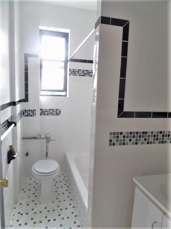 Primary Photo - 613 E 16th St