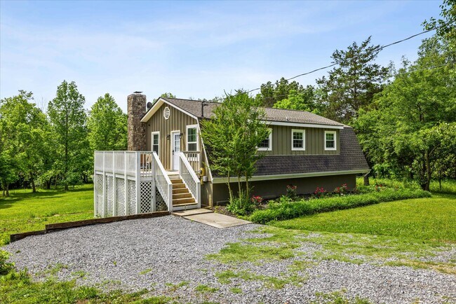 Foto del edificio - 804 Sugarloaf Ln