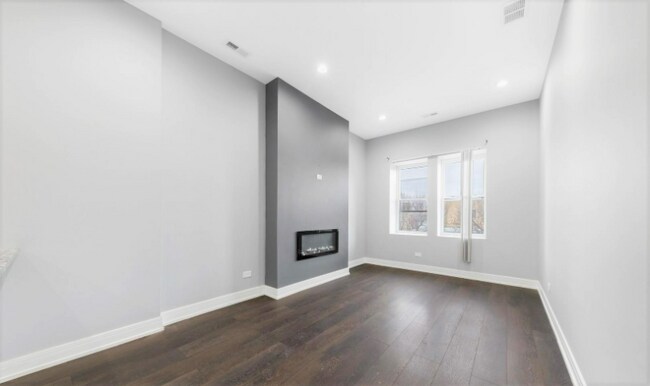 Building Photo - 1307 S Kedzie Ave