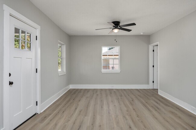 Foto del edificio - 5350 Slayton Ave