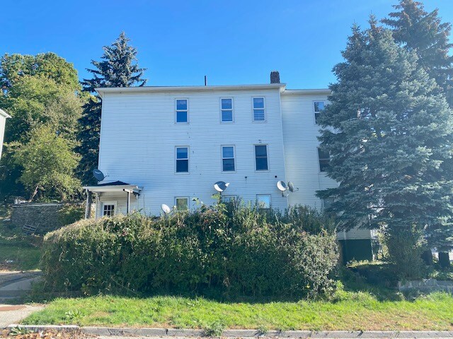 Building Photo - 5 5th Ave