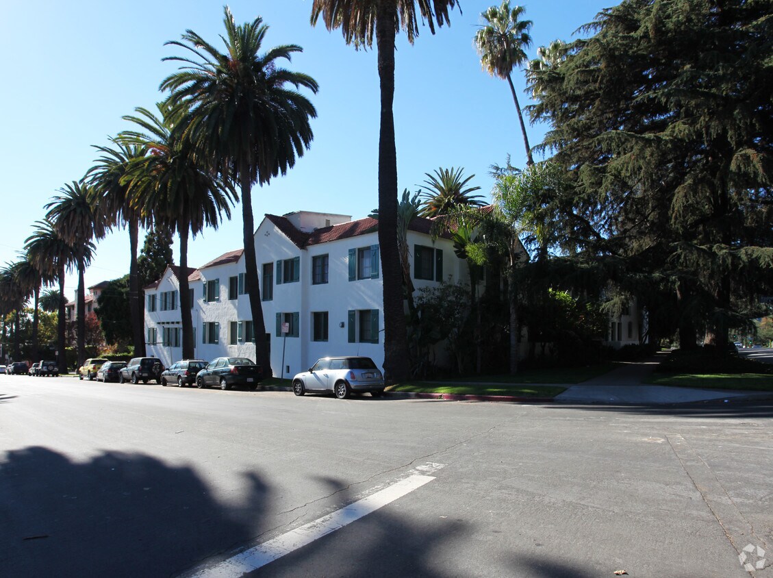 Building Photo - 4600-4602 Los Feliz Blvd