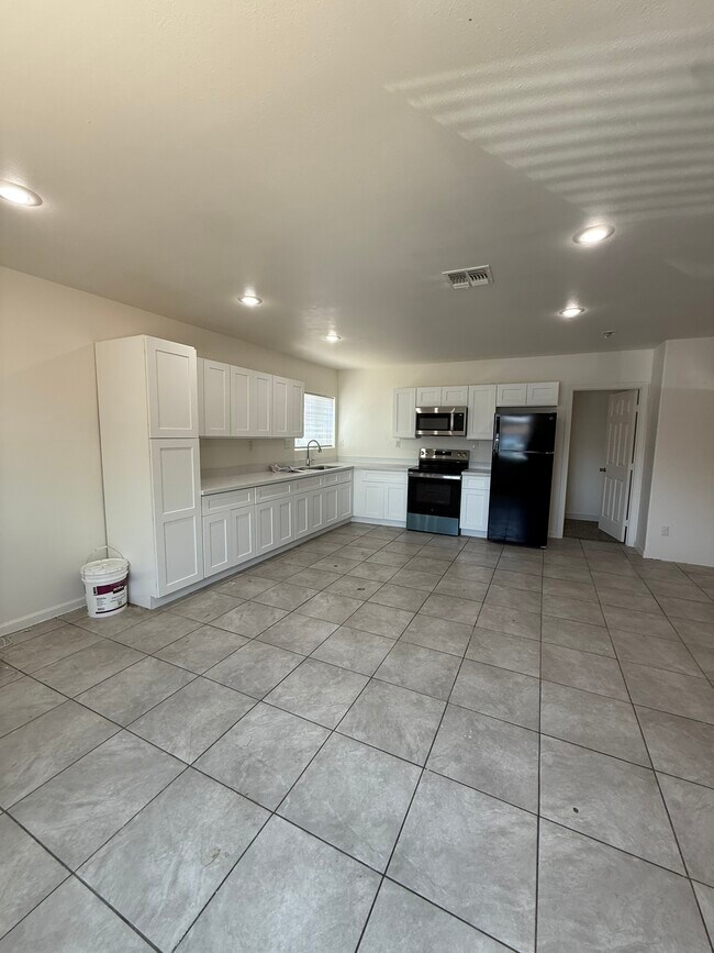 Foto del edificio - 2828 E Chipman Rd