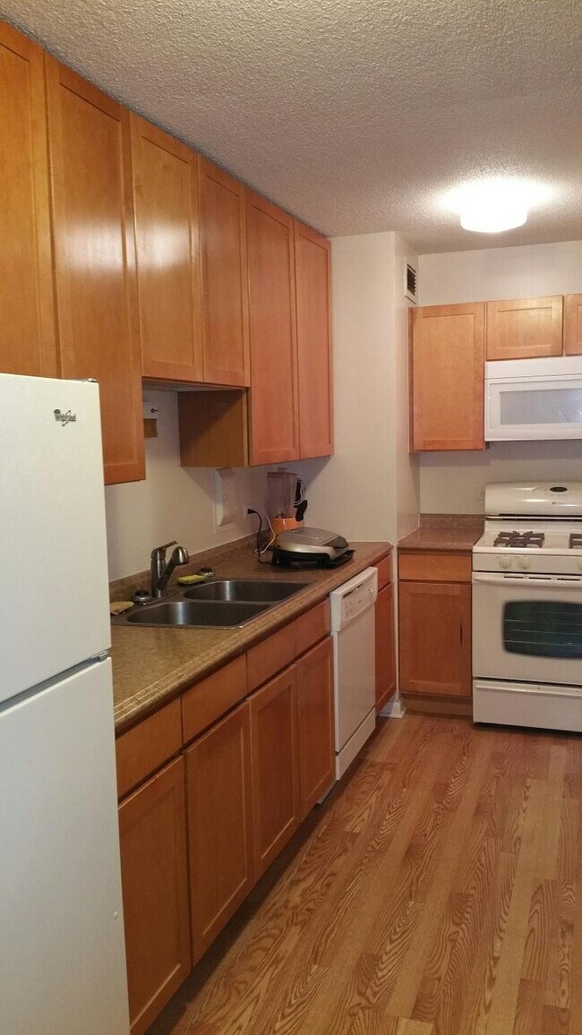 Foto del edificio - 2222 S Stewart Ave