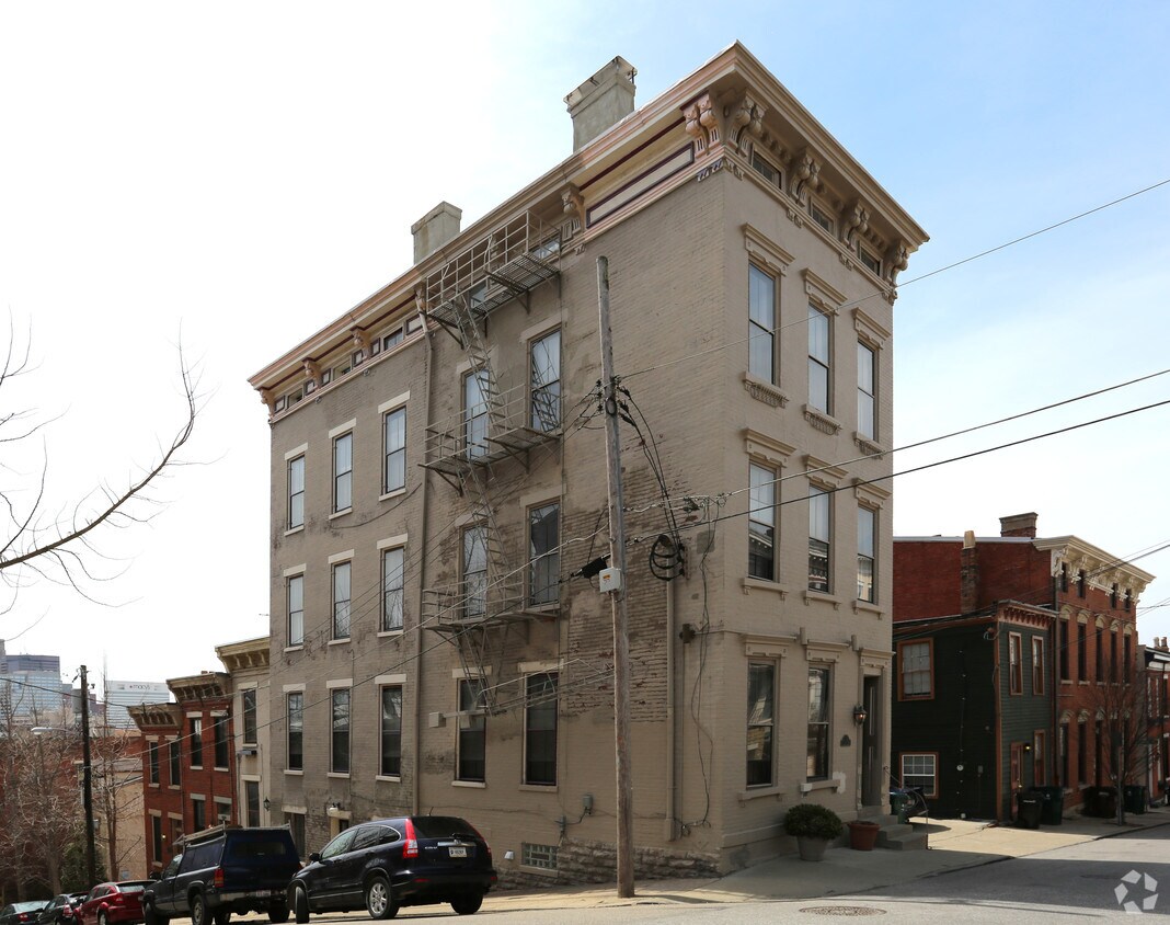 Primary Photo - 345 Milton St