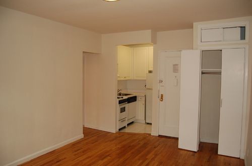 Building Photo - 1324 3rd Ave