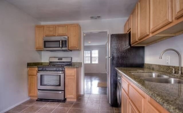  - 13573 Moorpark St