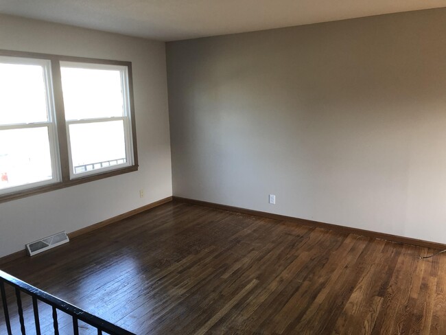 Building Photo - 401 Jacolyn Dr SW