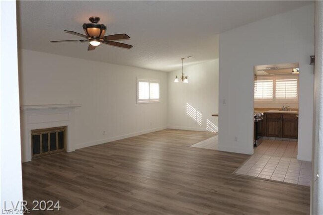 Foto del edificio - 3335 Racquet St