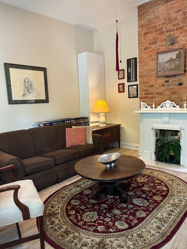 Foto del edificio - 611 W Magnolia Ave