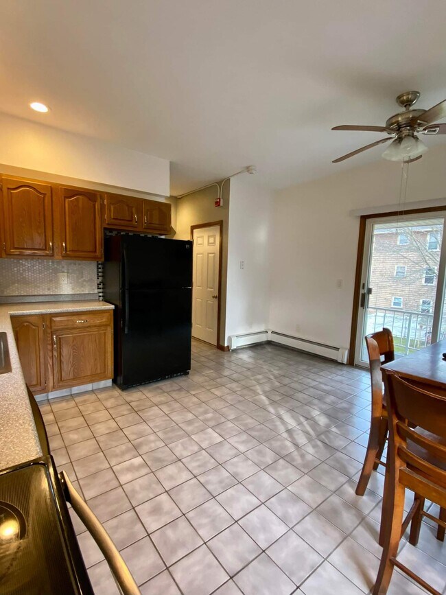 409 Carrington Ave Unit 2R, Woonsocket, RI 02895 409 Carrington Ave