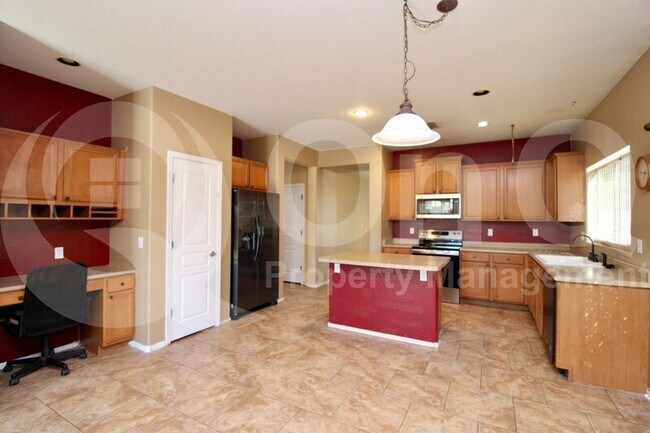 Foto del edificio - 15977 W Gelding Dr