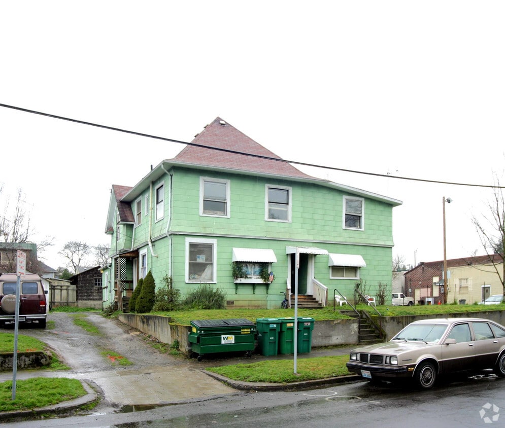 Building Photo - 112 W 21st St
